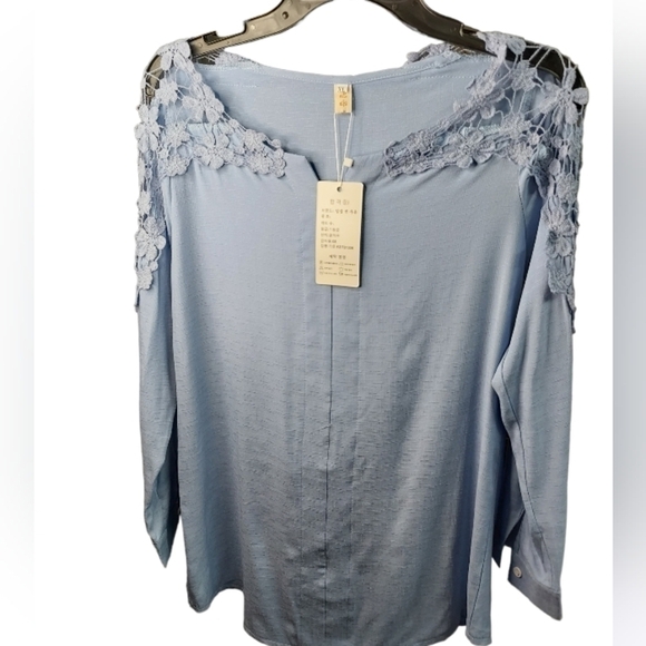 Lt. Blue NWT XL Top crochet lace at neck no fabic label - Picture 5 of 9